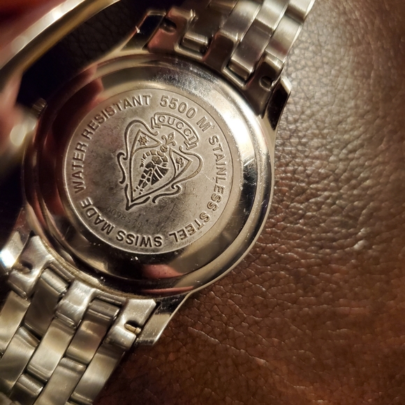 Authentic GUCCI STAINLESS STEEL LADIRS WATCH - Picture 6 of 12